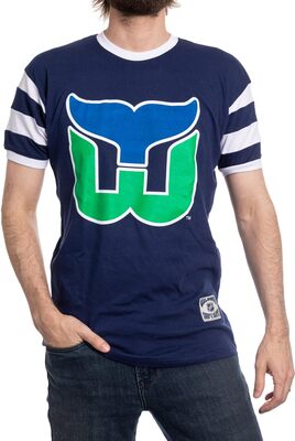 Calhoun NHL Surf & Skate Herren Schulterstreifen Vintage Varsity Inset Sleeve Retro Style T-Shirt bei Amazon bestellen