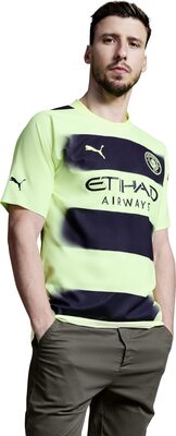 MCFC Manchester City 3. Trikot 2022/23 - Fizzy Light/Parisian Night - Größe: L bei Amazon bestellen