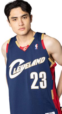 Mitchell & Ness Herren 2.0 Cl. Cavaliers L.James T-Shirt bei Amazon bestellen