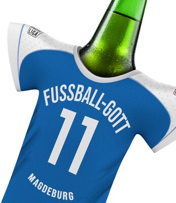 my fan shirt Männer-Geschenk für Magdeburg-Fans PERSONALISIERBAR | Fanartikel Geburtstags-Geschenk Mann Freund Opa Bruder Offizieller Trikotkühler by MYFANSHIRT.com bei Amazon bestellen
